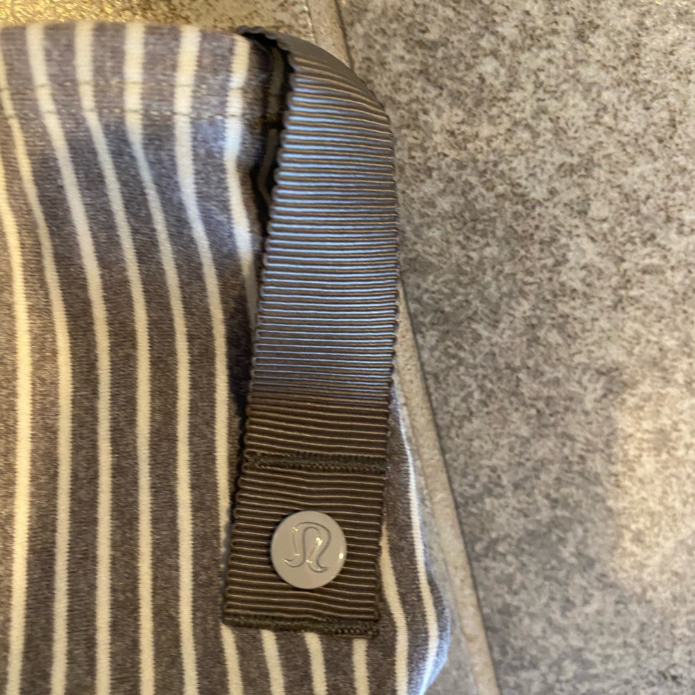 Lululemon scarf with buttons
